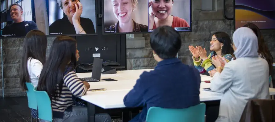 Fusion learning - some students in class, others online